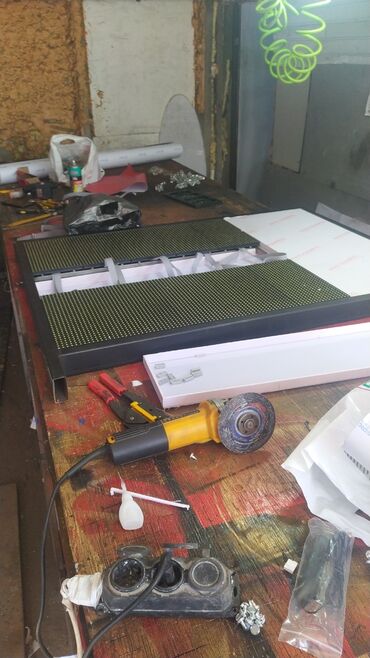 Изготовление рекламных конструкций: | Суперсайты, суперборды, Перетяжки, Дорожние указатели, | Монтаж, Послепечатная обработка, Снятие размеров — 8