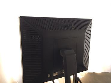 Monitorlar: Təcili satılır. Dell LCD monitor - Ekran ölçüsü: təxminən 19" — 2