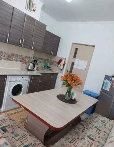 эмарк жибек жолу: 2 комнаты, 70 м², Элитка, 6 этаж, Косметический ремонт