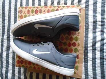 Patike: Patike, Nike, veličina - 42.5 — 13