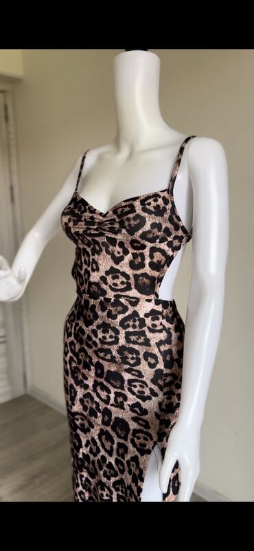 Ziyafət donları: Baha qiymete alinib. 1 defe geyinilib. Razmer "S" Elaqe ucun WhatsApp — 8