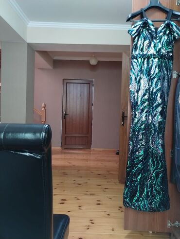 Akkumulyatorlar: 120 manata alinib. 1 defe toya geyinilib. 60 manata satilir. Ölçü S
