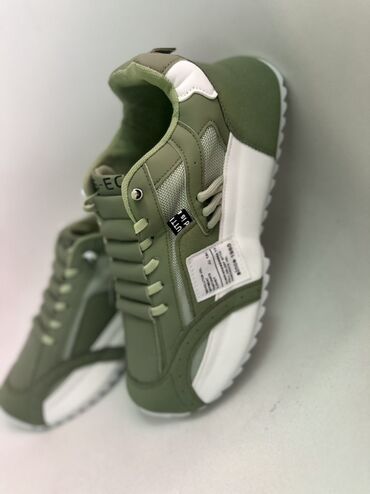 шлепанцы мужские: Кроссовки мужские, размер 42. - Цвет: оливковый с белыми вставками -