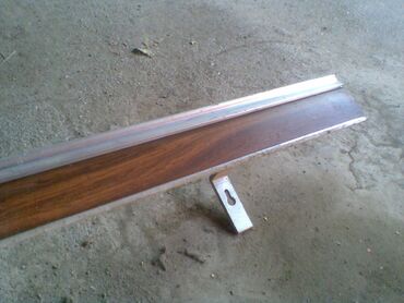 Karnizlər: Retro dekor üçün qədimi dəmir karnizlər satılır. Biri 100 manat — 5