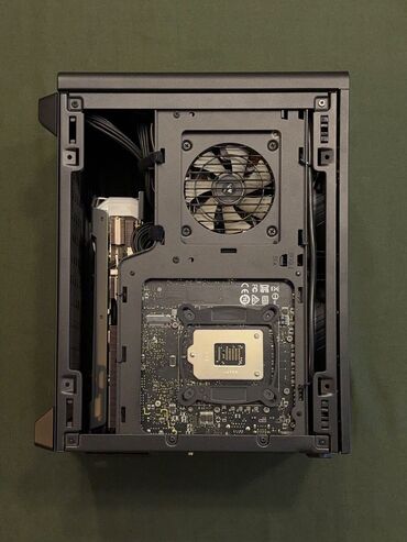 Masaüstü kompüterlər və iş stansiyaları: Kompüterin Texniki Xüsusiyyətləri: 	•	Mərkəzi Prosessor (CPU): Intel — 8