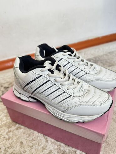 Women's Sneakers and athletic shoes: Кроссовки BONA, белые с черными акцентами - Классический