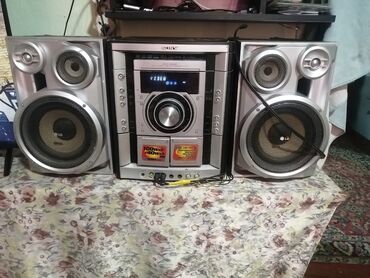 магнитофон с экраном: Продаю музыкальный центр SONY колонки от LG. Звук отличный, работает