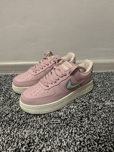 Женская обувь: Кроссовки nike унисекс удобные распродажа air force / розовый новые