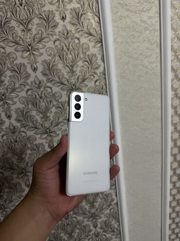 телефон нот 10: Samsung Galaxy S21, цвет - Белый