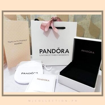 Setovi nakita: PANDORA narukvica sa original pakovanjem Cena:3500din Set sadrzi — 9