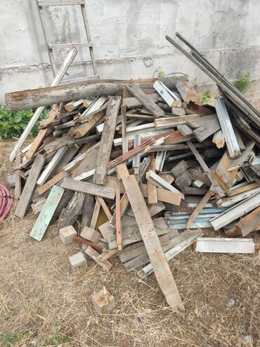 строй материалы дерево: Строительный древесный лом/обрезки дерева Описание: - Куча