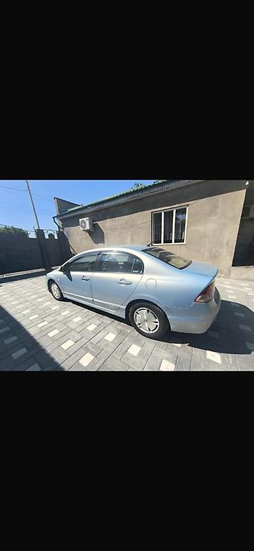 два авто: Honda Civic: 2007 г., 1.3 л, Автомат, Гибрид, Седан — 2