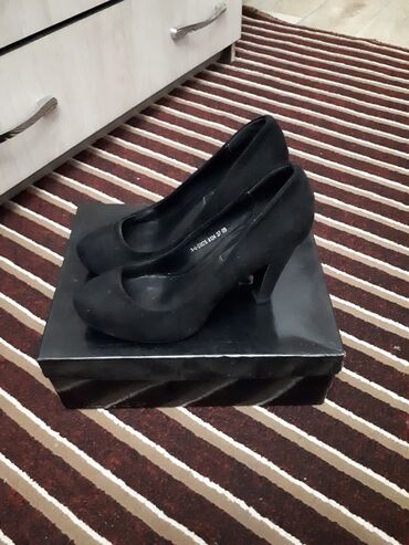 танцевальная обувь: Туфли 37, цвет - Черный