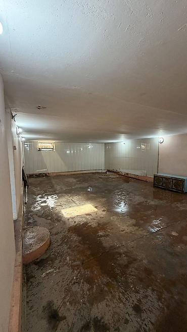 Сдается в аренду просторное подвальное помещение. - Площадь: 80–90м²