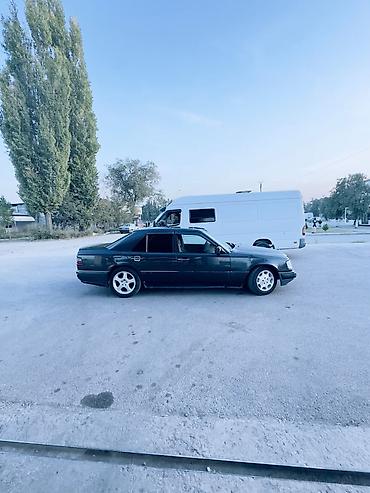 2107 2011: Mercedes-Benz W124: 1993 г., 3 л, Седан — 4