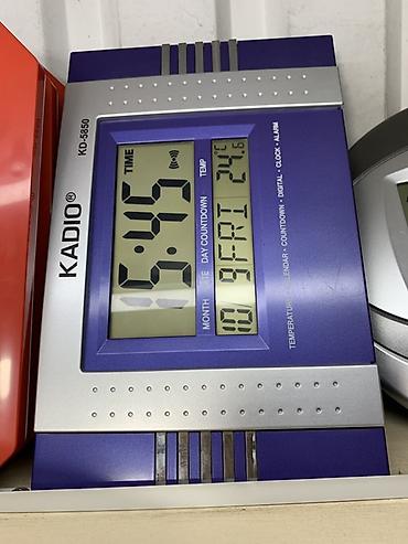 Настенные цифровые часы Kadio KD-5850 - Большой ЖК‑дисплей с крупными