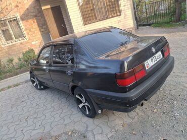 авто в рассрочку ист: Volkswagen Vento: 1993 г., 2 л, Механика, Бензин, Седан