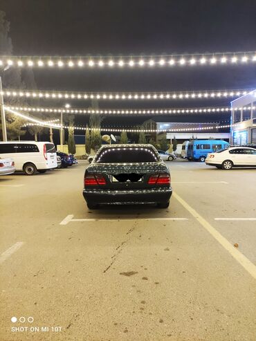 Mercedes-Benz: Mercedes-Benz E 200: 2 l | 2000 il Sedan — 2