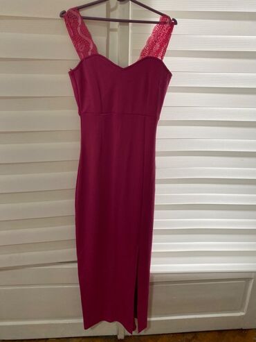 elegantne haljine za punije žene: Bоја - Roze, Drugi stil, Na bretele