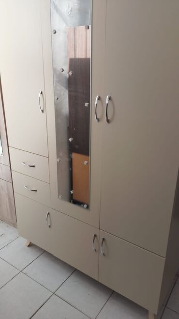 Sifarişlə dolablar: Düz dolab, Dəhliz üçün, Yataq otağı üçün, Eyvan üçün, Paltar üçün, Kupe, Quraşdırıla bilən, 3 qapılı — 11