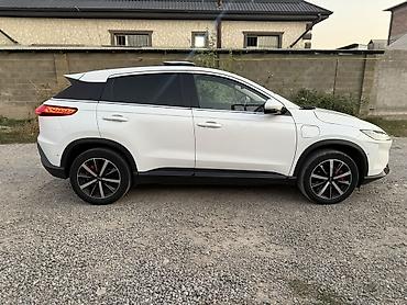byd e1: Электромобиль-кроссовер (белый цвет, 5 дверей) Запас Хода 420 — 5