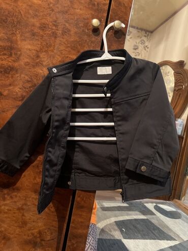 детский костюм весенний осенний: Детская куртка черная новая ни разу не одевали - Модель: легкая