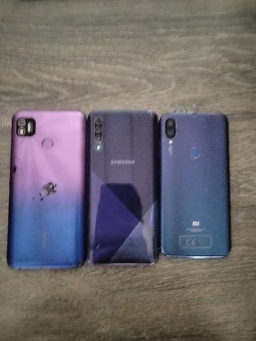 online kredit telefon: Bir paket smartfon satılır – müxtəlif markalar və modellər. Şəkillərdə — 3