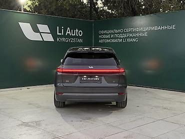hongqi ehs9: Lixiang L7: 2025 г., 1.5 л, Вариатор, Гибрид, Кроссовер — 3