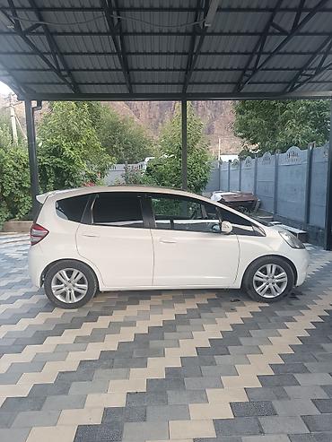 авто фышка: Honda Fit: 2009 г., 1.3 л, Робот, Бензин, Хэтчбэк — 2