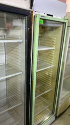 Gözəllik və estetika avadanlığı: Ticarət vitrin soyuducuları – şüşə qapılı, tək qapılı modellər Məhsul