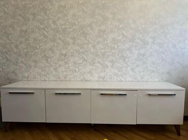 taxta rəf: İşlənmiş, Düz TV altlığı, Polkalı