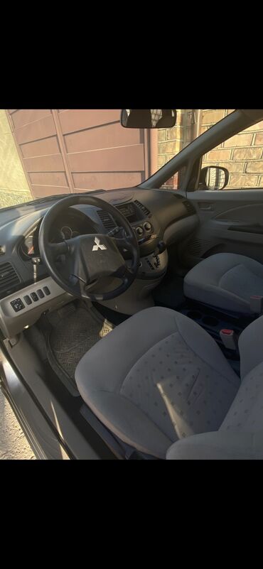 Mitsubishi: Mitsubishi Grandis: 2010 г., 2.4 л, Автомат, Бензин, Минивэн — 8