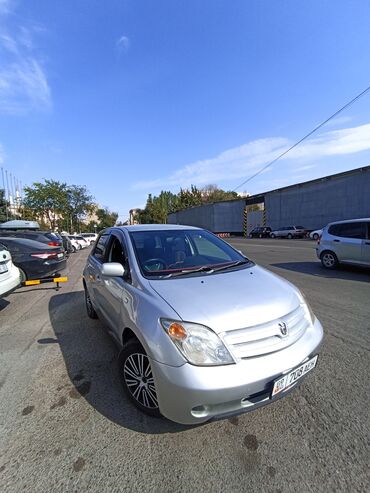 Toyota: Toyota ist: 2002 г., 1.3 л, Автомат, Бензин, Хэтчбэк