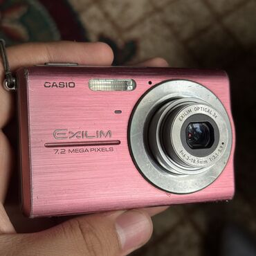 Фотоаппараты: Компактная цифровая камера Casio Exilim с разрешением сенсора 7.2