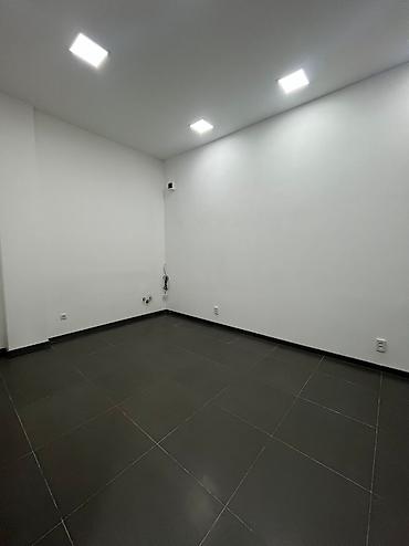 парикмахерскую: Аренда кабинетов в салонах красоты, 13 м², Для бровиста, Для визажиста, Для мастера по маникюру — 3