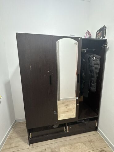 шкаф купе по индивидуальным размерам: Кире бериш үчүн шкаф, Күзгүсү менен, ЛДСП