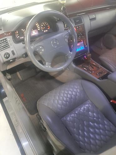 momo sukan: Mercedes-Benz E-Class sedan (W210) - Kuzov: tünd mavi, 4 qapılı sedan — 5