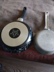 кухонный стульчик: Сковородки чугунные 2шт новый