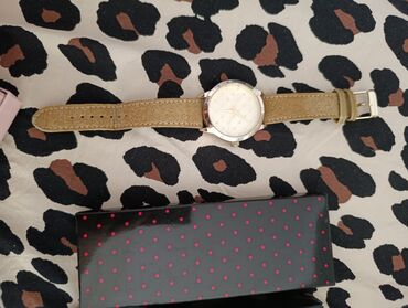 v8 smart watch: Classic watch, Avon, Female