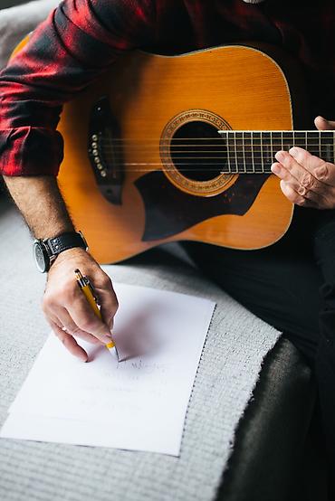 türkiy: 🎸 Gitara Kurslarına Qəbul Davam Edir! Gitara ifa etməyi peşəkar — 8