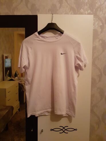 yeni il paltarı: Футболка Nike, XL (EU 42), цвет - Белый