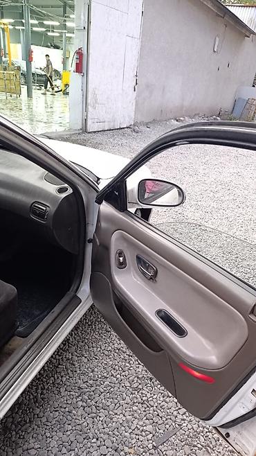 болуп: Hyundai Sonata: 1995 г., 1.6 л, Кол менен иштөөчү, Бензин, Седан — 7