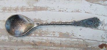 Staro posuđe i escajg: 4 + 1 posrebrena kašišica. Četiri (11 cm) plus jedna (9,5 cm) — 6