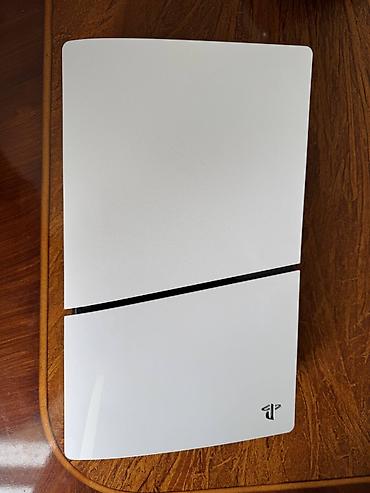 PS5 (Sony PlayStation 5): PS5 Slim Disc Edition (1TB) 2 orijinal DualSense pult DualSense şarj — 1