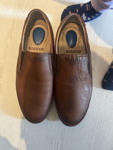Мокасины и лоферы: Продаю новую турецкую кожаную обувь. Размер 43. Подходит под 42