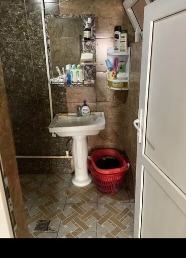 Uzunmüddətli kirayə mənzillər: Satılır/kirayə verilən mənzil – fotolardakı kimi tam mebellidir. - — 4