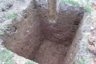 дом гостиничного типа: Копаем ямы,траншеи в ручную 
2000 квадратный метр