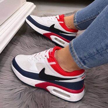 Patike: Nike air max 2 patike

Novo
Brojevi 36 do 41

fb Moja Kupovina 1 — 8