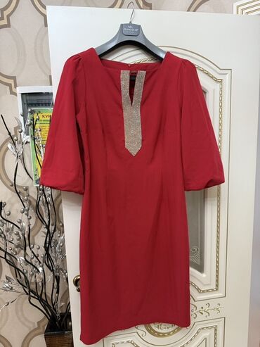 шикарное вечернее красное платье: Вечернее платье, Классическое, Короткая модель, С рукавами, Стразы, M, L, XL