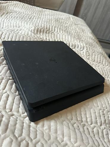 plesteyşn 4: Sony PlayStation 4 Slim -2 Pult İçinde 1İllik deluxe paket var diskler — 1